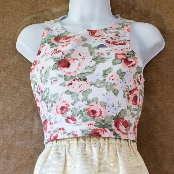 Guess Tops - 2/$20 Guess Floral Rose crop top NWOT